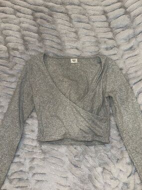 Aritzia Gray Wrap-Style Long Sleeve Crop Top
